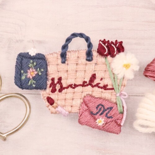 かごバッグと花束・香水瓶・口紅・お手紙の刺繍